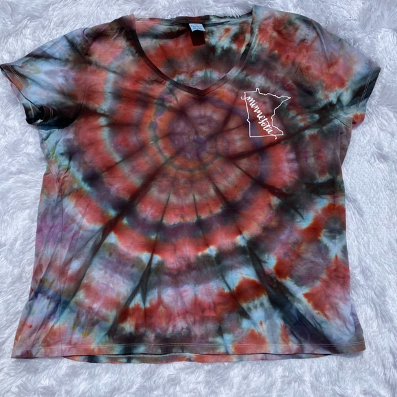 Handmade NEW Minnesota Tie-Dye T-Shirt - Picture 9 of 10